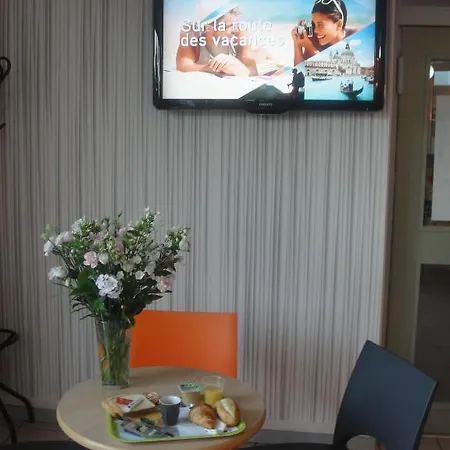 Отель Ibis Budget Nord Шательро